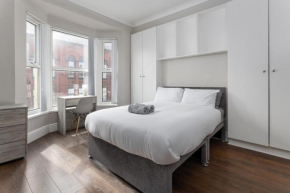 Room 3 at Jubilee House - Free Parking, Self Check-In, Fast WiFi and Smart TV by Yoko Property